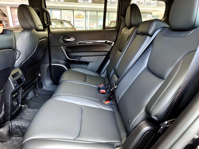 2.0T+9AT 实拍Jeep大指挥官夜鹰版 黑化够彻底