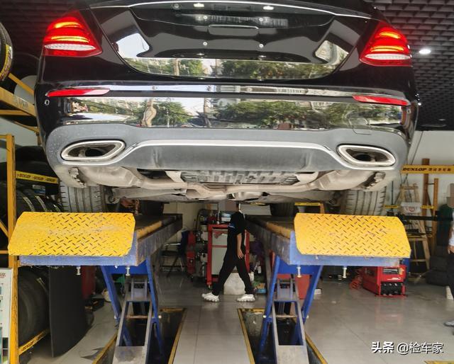 奔驰S320车主不开心，才开三万公里就贬值45万，二手豪车就是划算