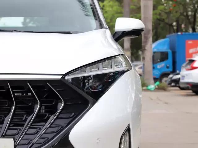 靠颜值逆袭的国产MPV，月销855辆就是成功，海马7X守住品牌底线