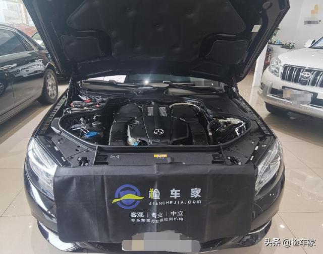 奔驰S320车主不开心，才开三万公里就贬值45万，二手豪车就是划算
