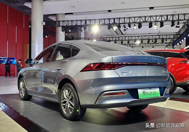 十万出头电动好选择，这款车外观帅气，续航最高600km