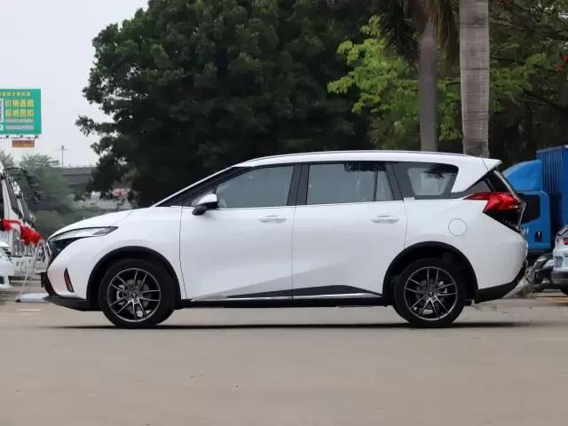 靠颜值逆袭的国产MPV，月销855辆就是成功，海马7X守住品牌底线