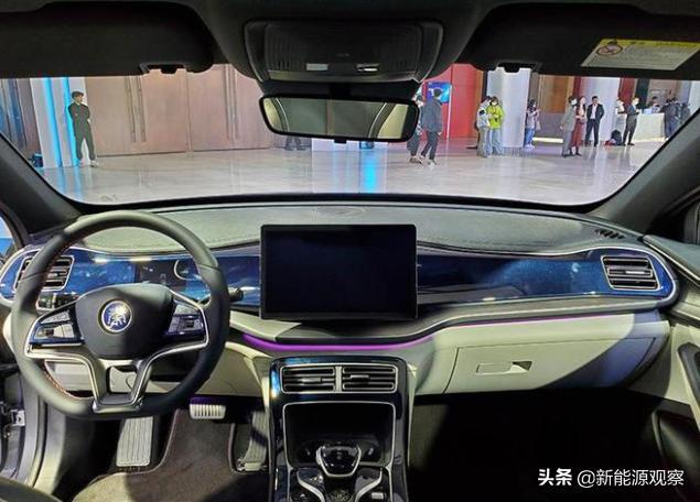 十万出头电动好选择，这款车外观帅气，续航最高600km