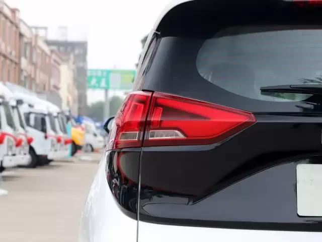 靠颜值逆袭的国产MPV，月销855辆就是成功，海马7X守住品牌底线