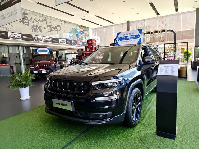 2.0T+9AT 实拍Jeep大指挥官夜鹰版 黑化够彻底