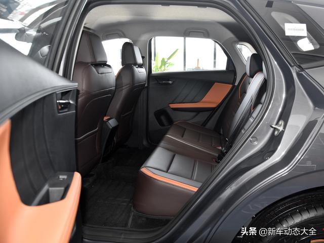 空间满足一家人的代步小车，养车成本比汽油车还低，实拍比亚迪e2