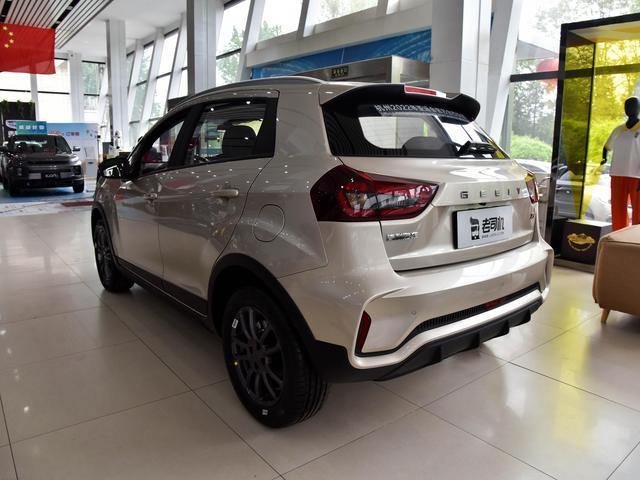 6.1L油耗SUV，92号汽油，价格不贵，内外精致，带你看吉利远景X3