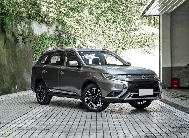 20万买家用兼顾越野的SUV？这2款推荐给你，四驱强悍且省油