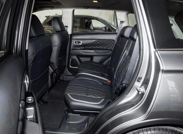 20万买家用兼顾越野的SUV？这2款推荐给你，四驱强悍且省油