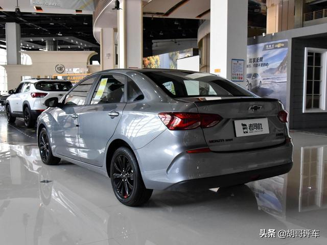 油耗5L多，后排空间实用，低价合资三厢家轿，带你看雪佛兰科鲁泽