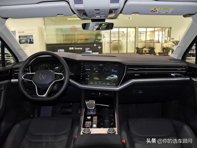 奥迪同平台的低价格旗舰SUV，3.0T V6卖2.0T价格，带你看大众途锐