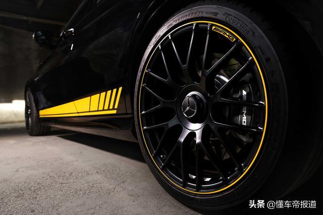 新车｜外观内饰更具运动气质 梅赛德斯-AMG C 63暗夜特别版上市