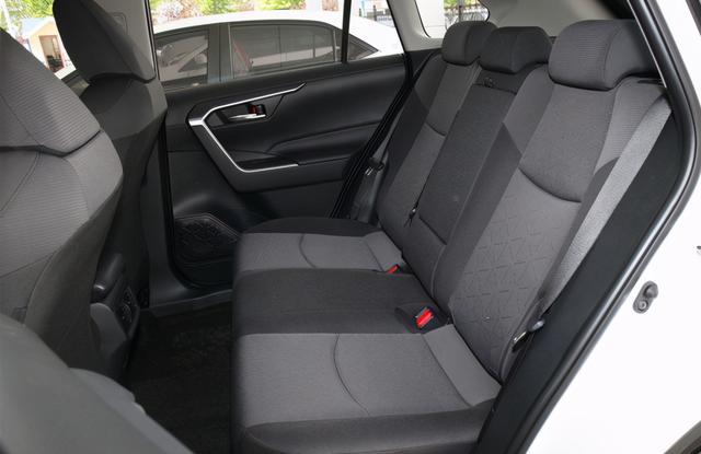 20万拿下这台丰田RAV4荣放，车主：有一肚子话想说