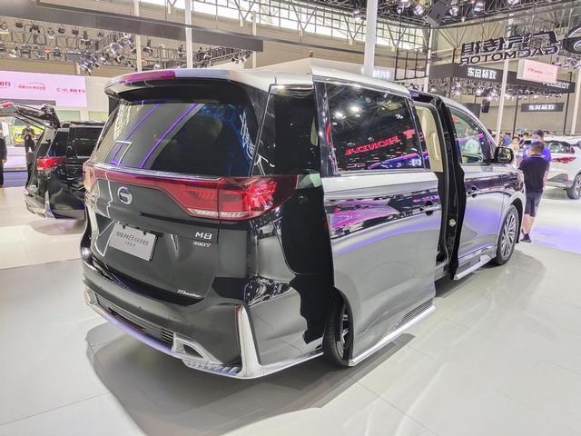 重庆车展热门车型十二——传祺M8四座版，更豪华更贴心