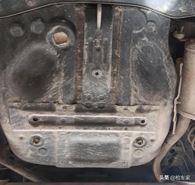车身撞稀碎，这辆本田飞度换个马甲卖6万？车主：不退车就法庭见