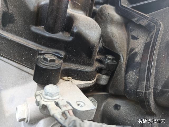 车身撞稀碎，这辆本田飞度换个马甲卖6万？车主：不退车就法庭见