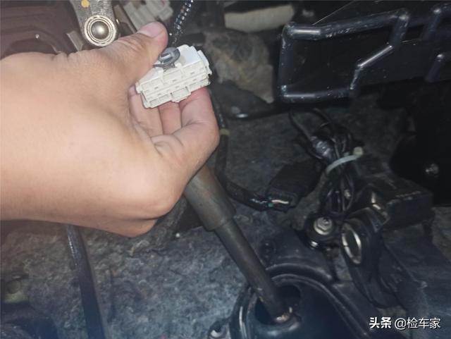 车身撞稀碎，这辆本田飞度换个马甲卖6万？车主：不退车就法庭见