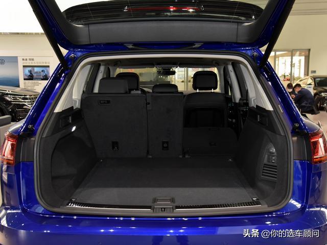 奥迪同平台的低价格旗舰SUV，3.0T V6卖2.0T价格，带你看大众途锐
