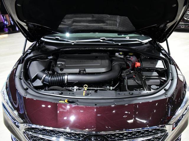 亲民高端三厢车，油耗6.9L的2.0T，后排腿部空间大，实拍君越