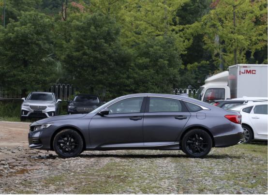 20万右的运动车型怎么选？ 阿特兹和雅阁值得考虑