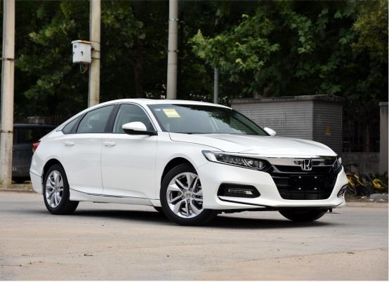20万右的运动车型怎么选？ 阿特兹和雅阁值得考虑