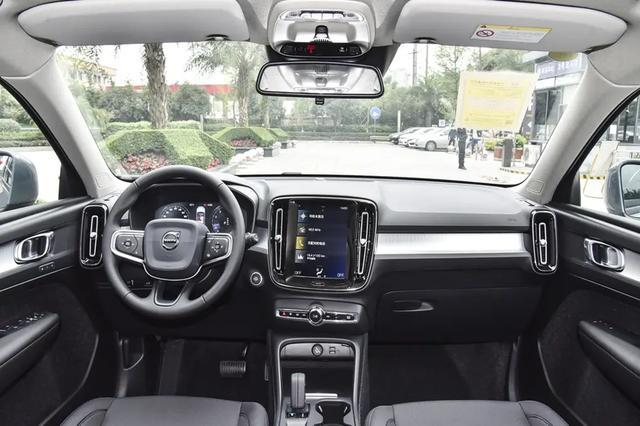 25万起步豪华紧凑SUV，奥迪Q3和沃尔沃XC40谁更精致？