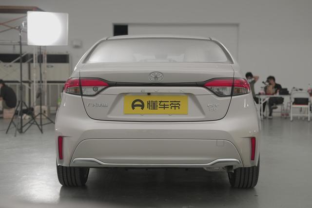 丰田又一款新车来袭，轴距比速腾大，配2.0L动力，油耗5.9L，凌尚
