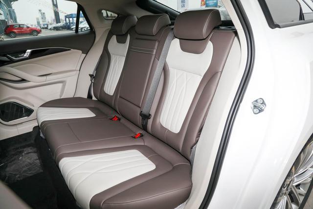 2021款奔腾B70，外观大气，中型车，自动挡10.59万起