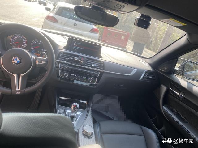 这辆要价67万的宝马M2半年开了8百公里！卖家：我媳妇偶尔买菜开