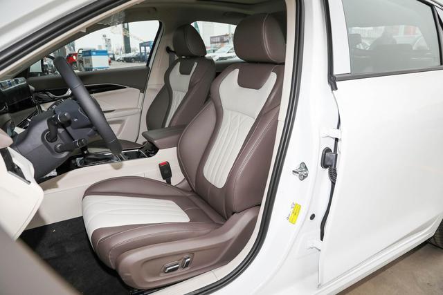 2021款奔腾B70，外观大气，中型车，自动挡10.59万起