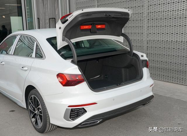 全新的奥迪A3，20万给你RS的前脸，配主动刹车，选鸡头还是凤尾？