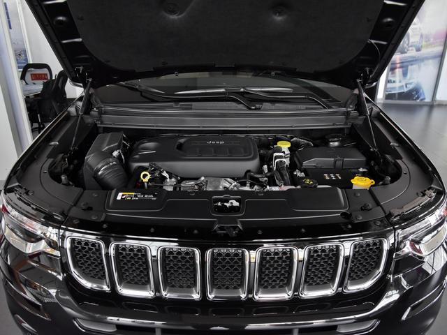 合资中型SUV新选择，2.0T+9AT推荐上四驱，实拍Jeep大指挥官