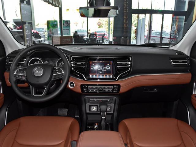 合资中型SUV新选择，2.0T+9AT推荐上四驱，实拍Jeep大指挥官