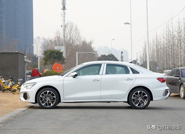 全新的奥迪A3，20万给你RS的前脸，配主动刹车，选鸡头还是凤尾？