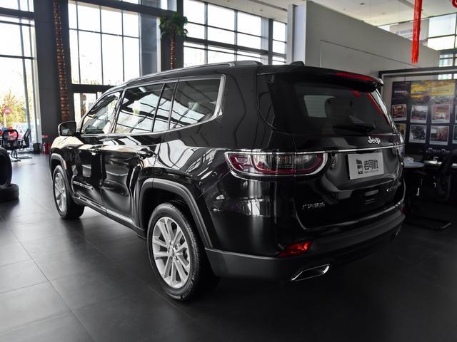合资中型SUV新选择，2.0T+9AT推荐上四驱，实拍Jeep大指挥官