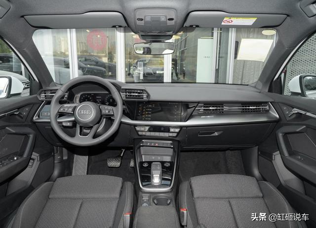 全新的奥迪A3，20万给你RS的前脸，配主动刹车，选鸡头还是凤尾？