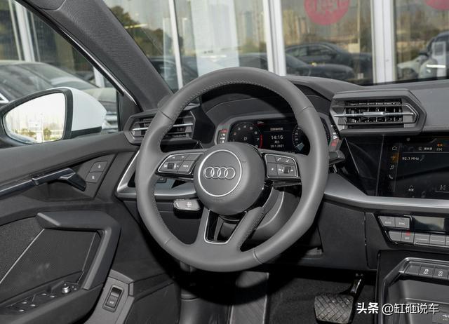 全新的奥迪A3，20万给你RS的前脸，配主动刹车，选鸡头还是凤尾？