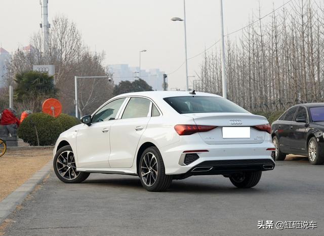 全新的奥迪A3，20万给你RS的前脸，配主动刹车，选鸡头还是凤尾？