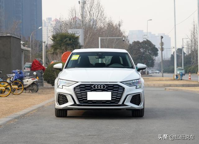 全新的奥迪A3，20万给你RS的前脸，配主动刹车，选鸡头还是凤尾？