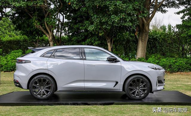 比汉兰达还大！长安UNI-K15.39万起，怎么选？