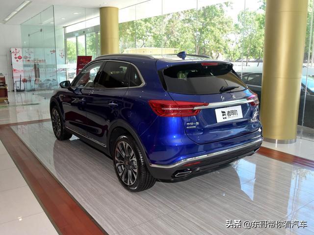 高性价比四驱SUV，2米87轴距大5座，配2.0T自动挡，实拍红旗HS5