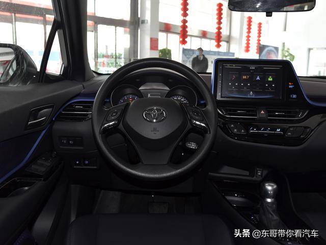 入门低价合资SUV，2.0L只5.7L油耗，自动挡还耐用，实拍丰田C-HR