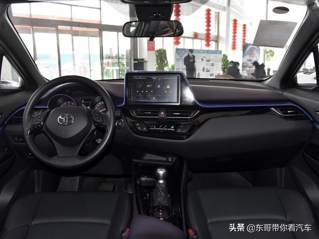 入门低价合资SUV，2.0L只5.7L油耗，自动挡还耐用，实拍丰田C-HR