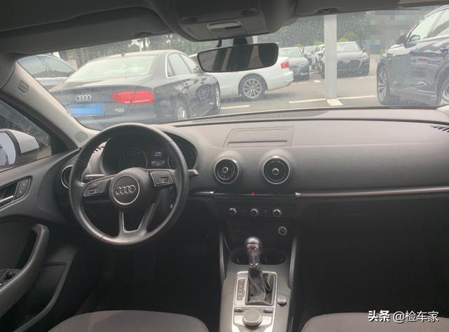 被迫放弃Mini，花13万买辆奥迪A3，小姐姐庆幸定金保住了