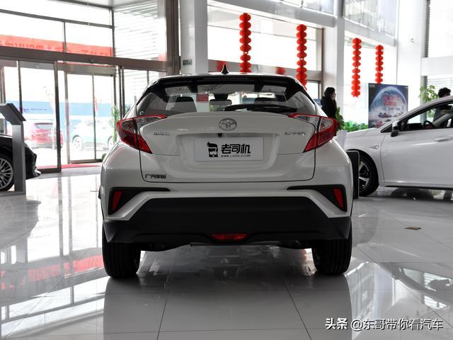 入门低价合资SUV，2.0L只5.7L油耗，自动挡还耐用，实拍丰田C-HR