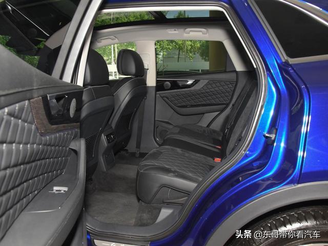 高性价比四驱SUV，2米87轴距大5座，配2.0T自动挡，实拍红旗HS5