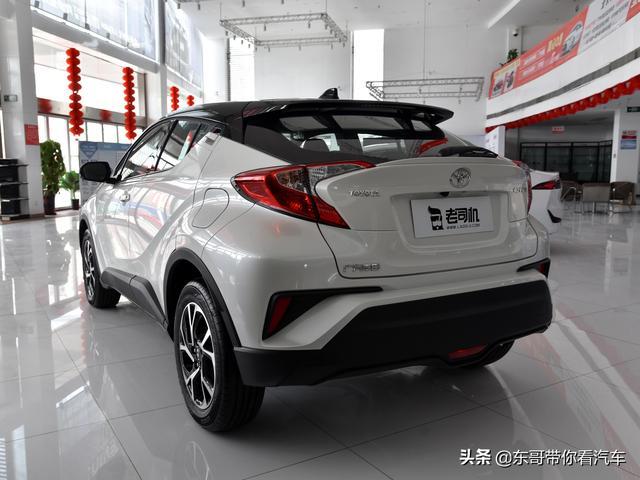 入门低价合资SUV，2.0L只5.7L油耗，自动挡还耐用，实拍丰田C-HR