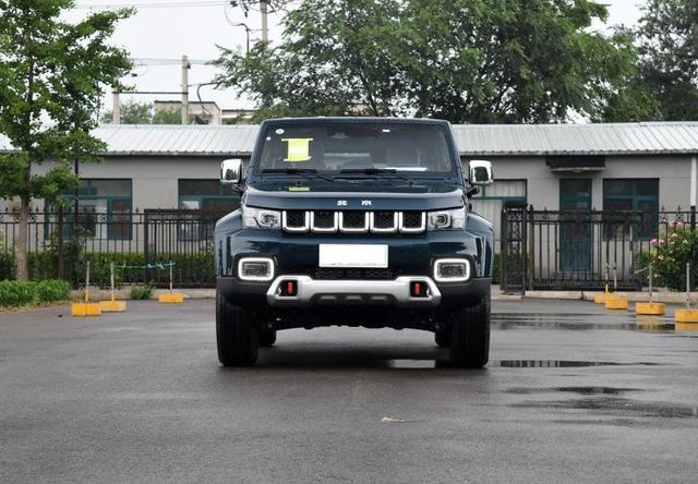 BJ40城市猎人版：升级进口8AT，双大屏内饰，2.5倍扭矩，还可家用