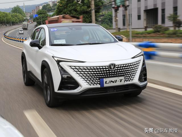 12万级买啥SUV？这三款中国车型不仅帅气 内饰还堪比豪车