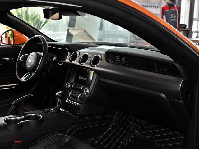 动力不错的入门跑车，价格实惠有面的进口野马，实拍Mustang